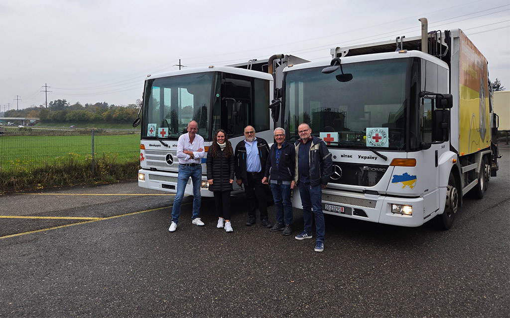 Die Müllfahrzeuge stehen bereit zur Verzollung