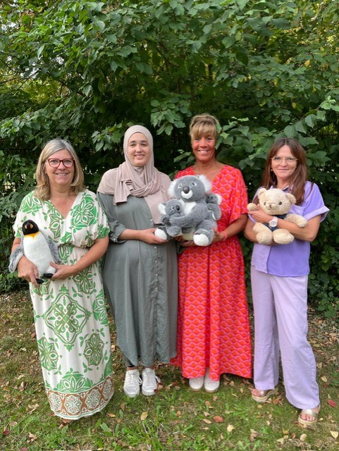 bloemetjesbubbel oudste kleuters: juf Ilse, juf Martine, juf Sarah en juf Jana