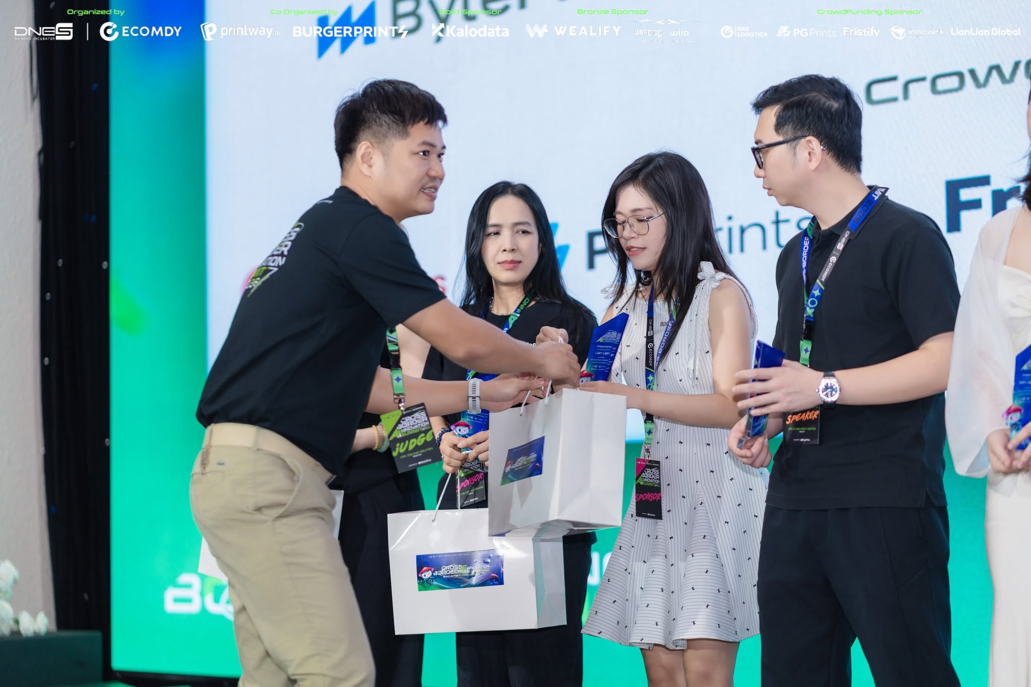 Có thể là hình ảnh về văn bản cho biết 'Org DNES ECOMDY P printway, BURGERPRI Kalodata troneeSponsa W WEALIFY Crawarundng Gliacesnes PGPrints Fristify LlenLianGlobel crow int F 10 JUDGO SPEADGE Bu'