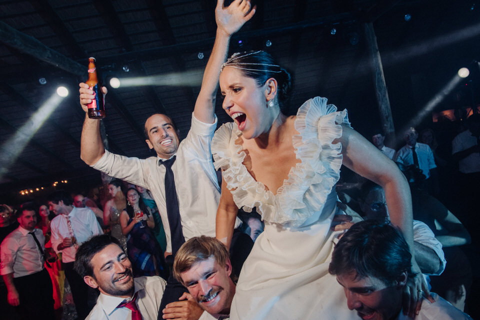 Soy Rodri, fotógrafo de casamientos en Uruguay. Bodas en Montevideo y Punta del Este. Fotos y video que capturan la sinceridad y emoción de tu historia. Weddings.