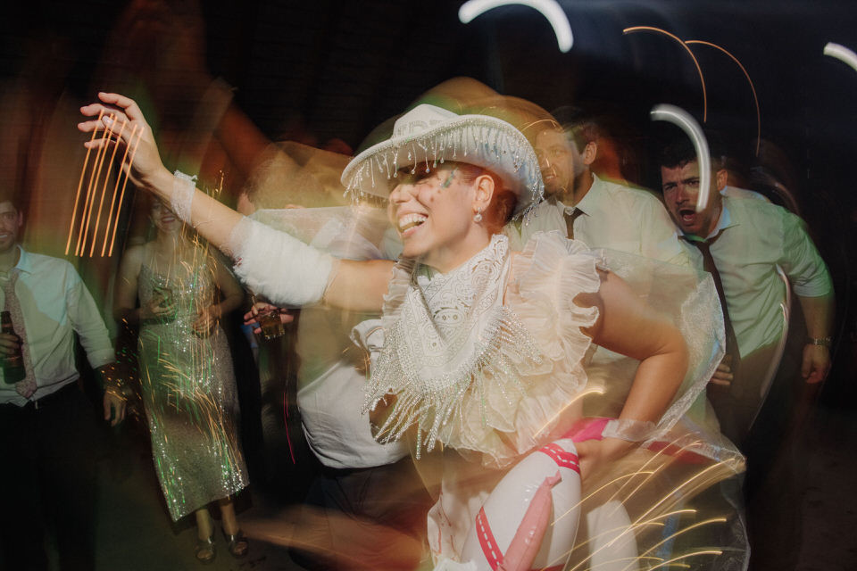 Soy Rodri, fotógrafo de casamientos en Uruguay. Bodas en Montevideo y Punta del Este. Fotos y video que capturan la sinceridad y emoción de tu historia. Weddings.