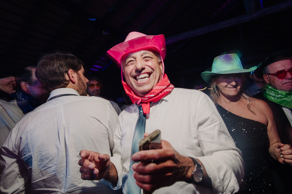 Soy Rodri, fotógrafo de casamientos en Uruguay. Bodas en Montevideo y Punta del Este. Fotos y video que capturan la sinceridad y emoción de tu historia. Weddings.