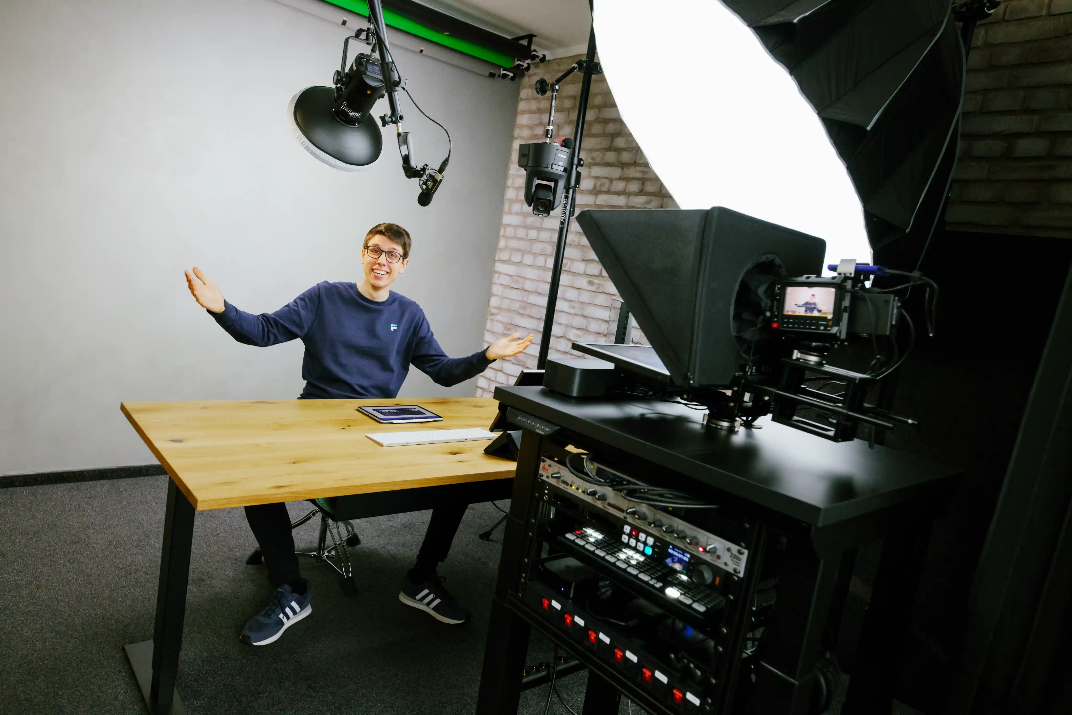 FullFilm Videostudio mit Teleprompter und Videorack