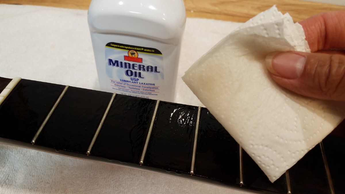 How To Clean & Oil Your Fingerboard