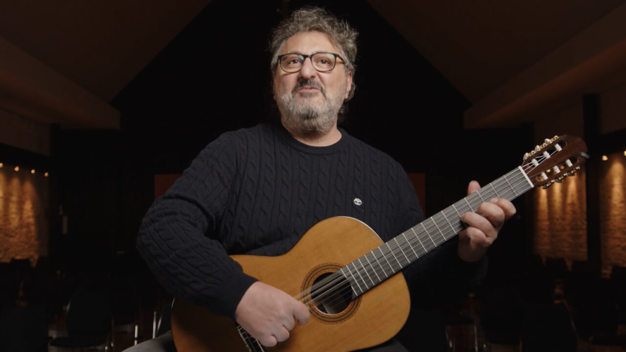 Rest stroke or free stroke? Aniello Desiderio on Koyunbaba