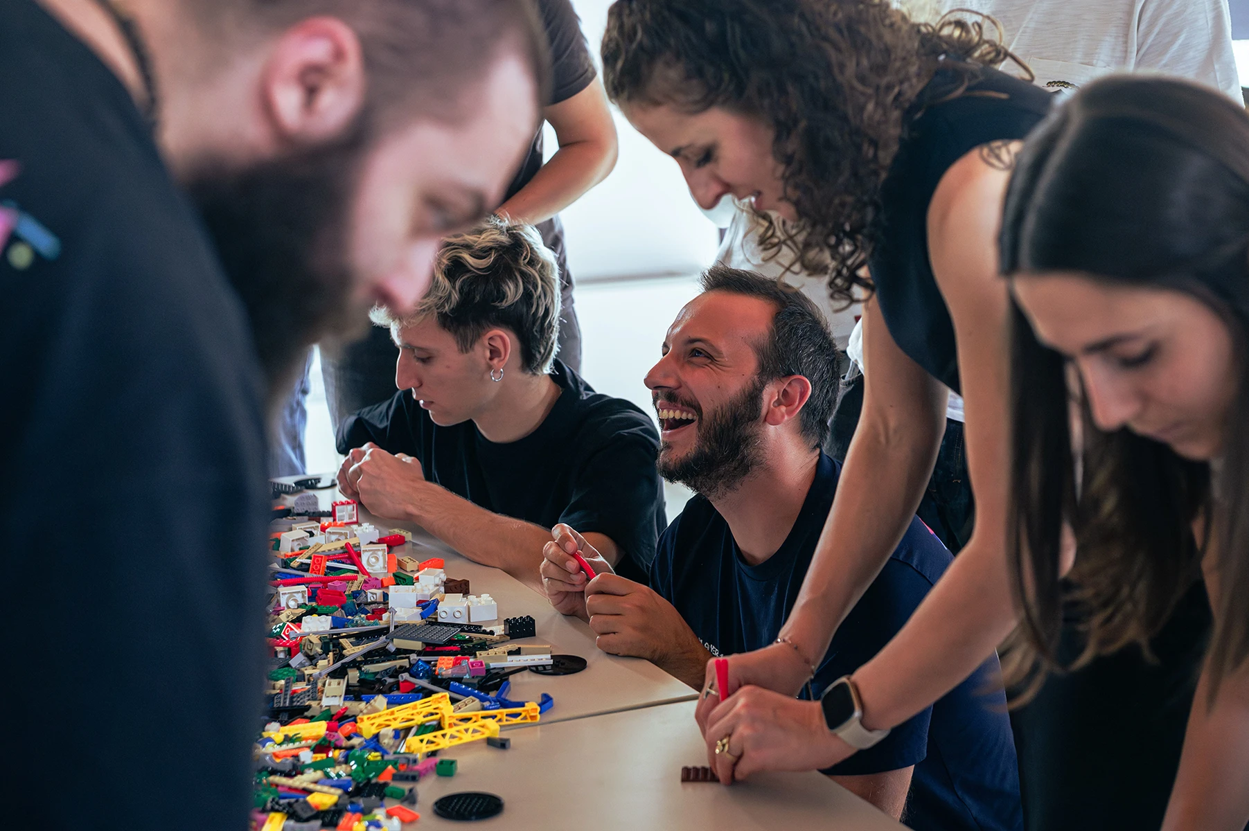 Team CloudFire durante un’attività di team building con LEGO