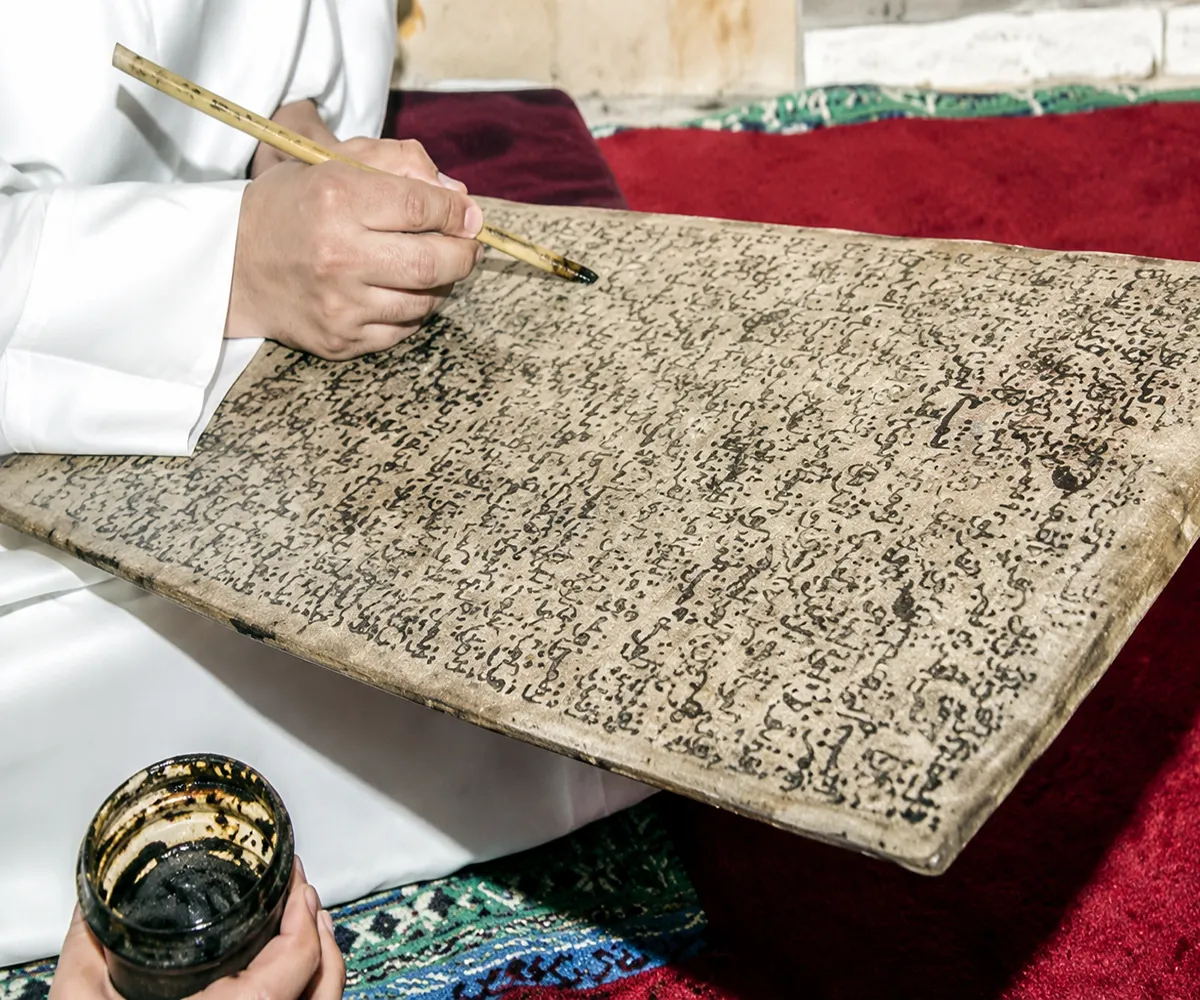 Apprentissage du Coran sur LOUH : une tradition marocaine ancienne