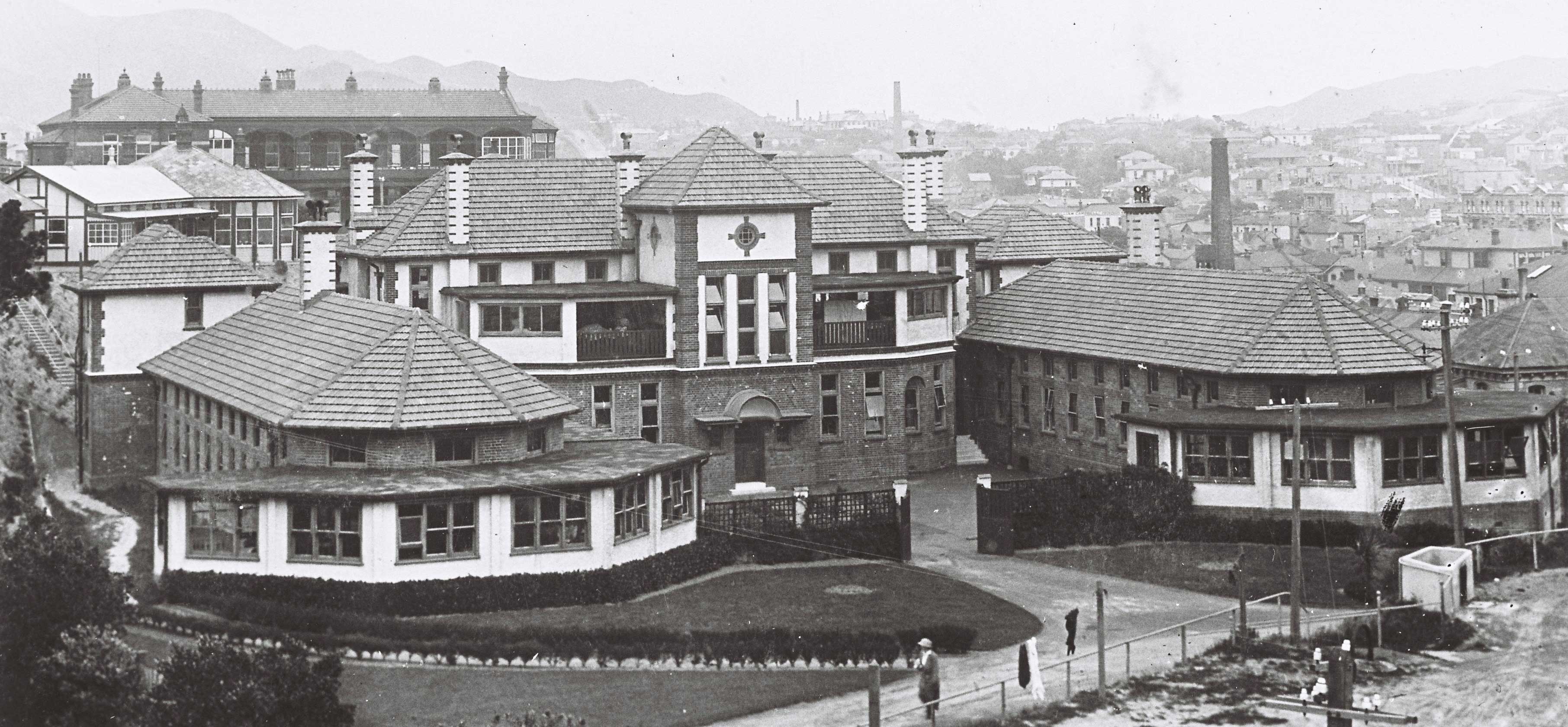 Radcliffe, Frederick George, 1863-1923. Children's hospital in Newtown, Wellington, circa 1920s to 1930s. Ref: 1/2-080890-F. Alexander Turnbull Library, Wellington, New Zealand. /records/22330246. Image reproduced with permission.