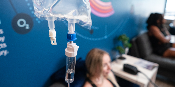 Someone getting an IV Drip at Restore Hyper Wellness