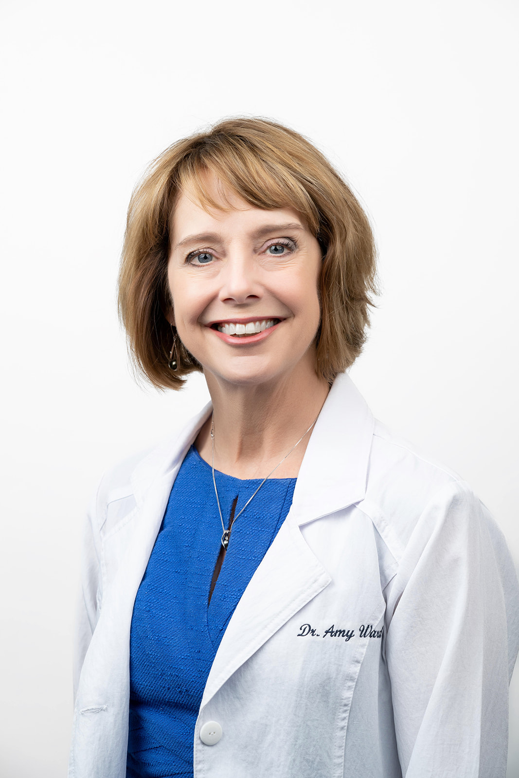 If you’re planning a medical office photo and video shoot, you’re already taking a major step toward building trust with future patients. Today’s patients want to “meet” their doctor, see the environment, and get a feel for your practice before they ever schedule an appointment. And the most effective way to make that happen is through authentic visuals that genuinely represent who you are.

