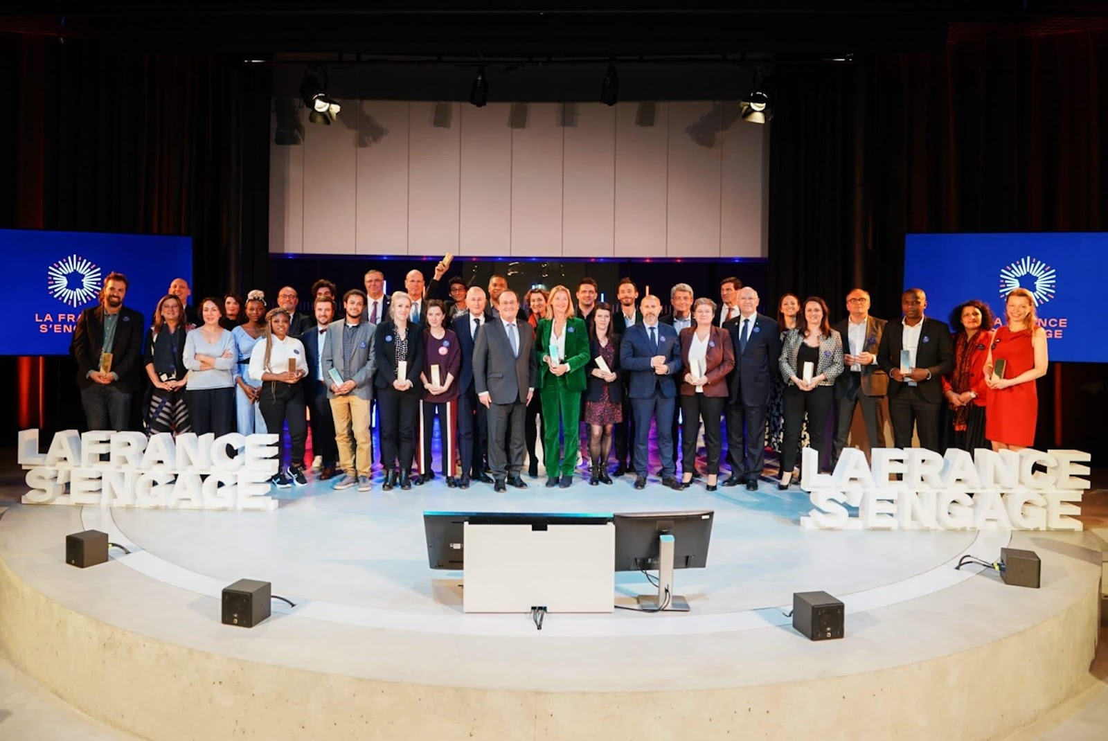 https://assets-global.website-files.com/61a8a61c5d6e6739118acfd0/61e0304a3ec8b86407b166a5_La%20France%20Sengage.jpg