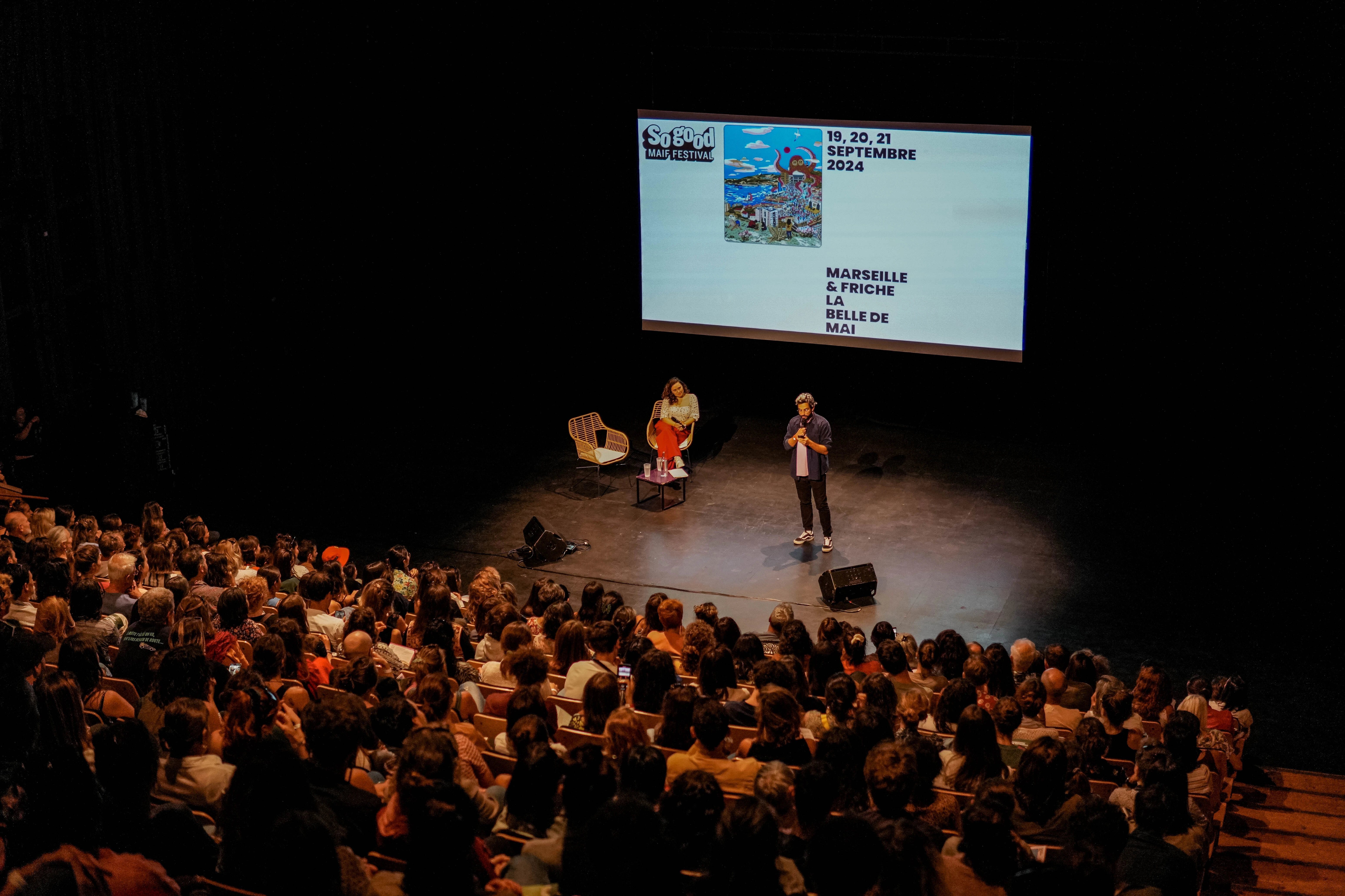 Julien de Sousa qui forme 300 personnes sur la prise de parole en public lors du SoGood Festival à Marseille sur la formation en rhétorique