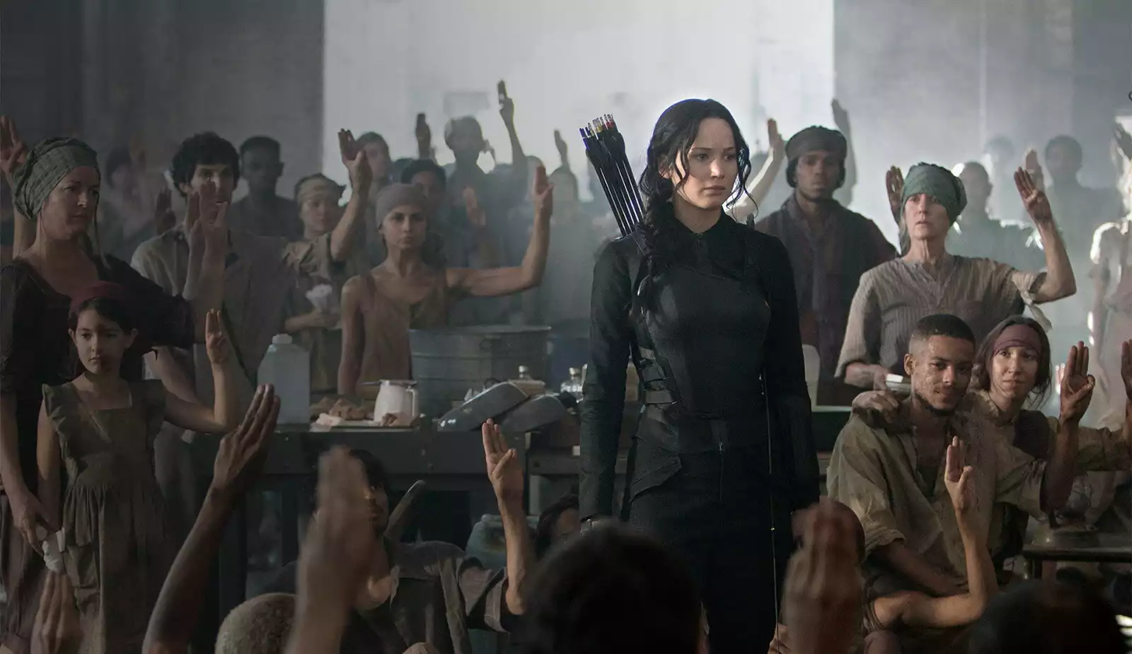 Photo de Katniss Everdeen dans Hunger Games, symbole d'un leadership féminin puissant