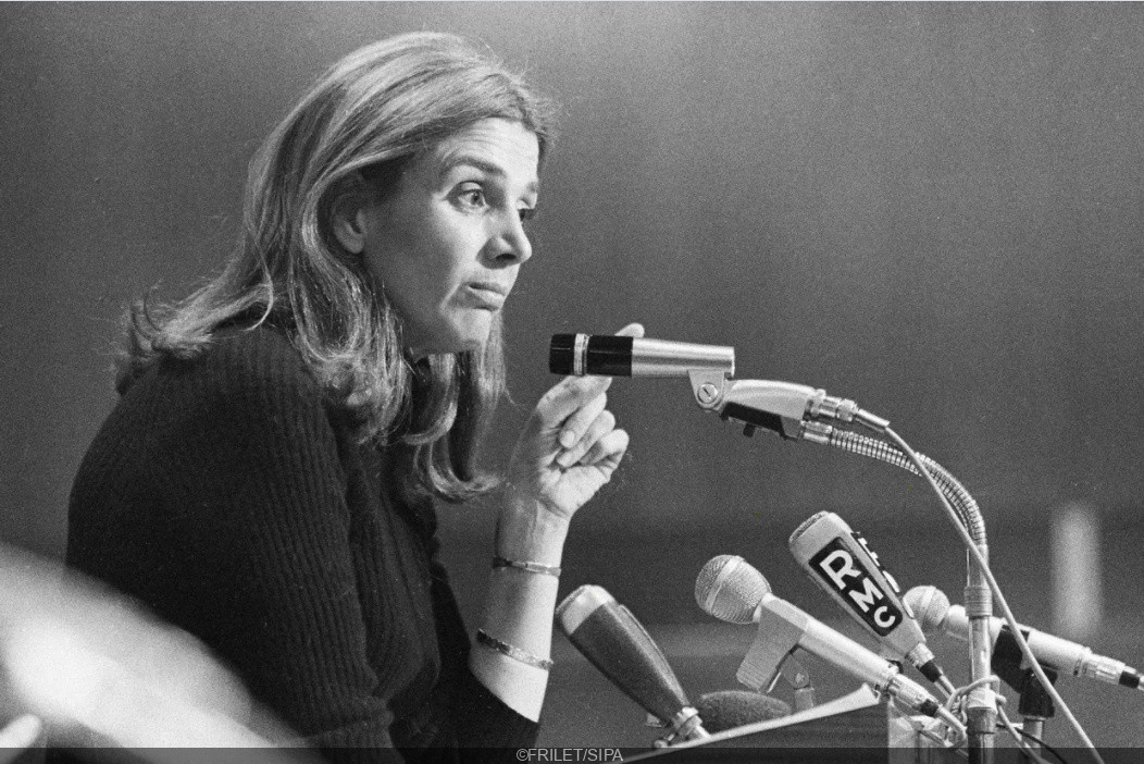 Image d'un discours de Gisèle Halimi qui a capter l'attention du public