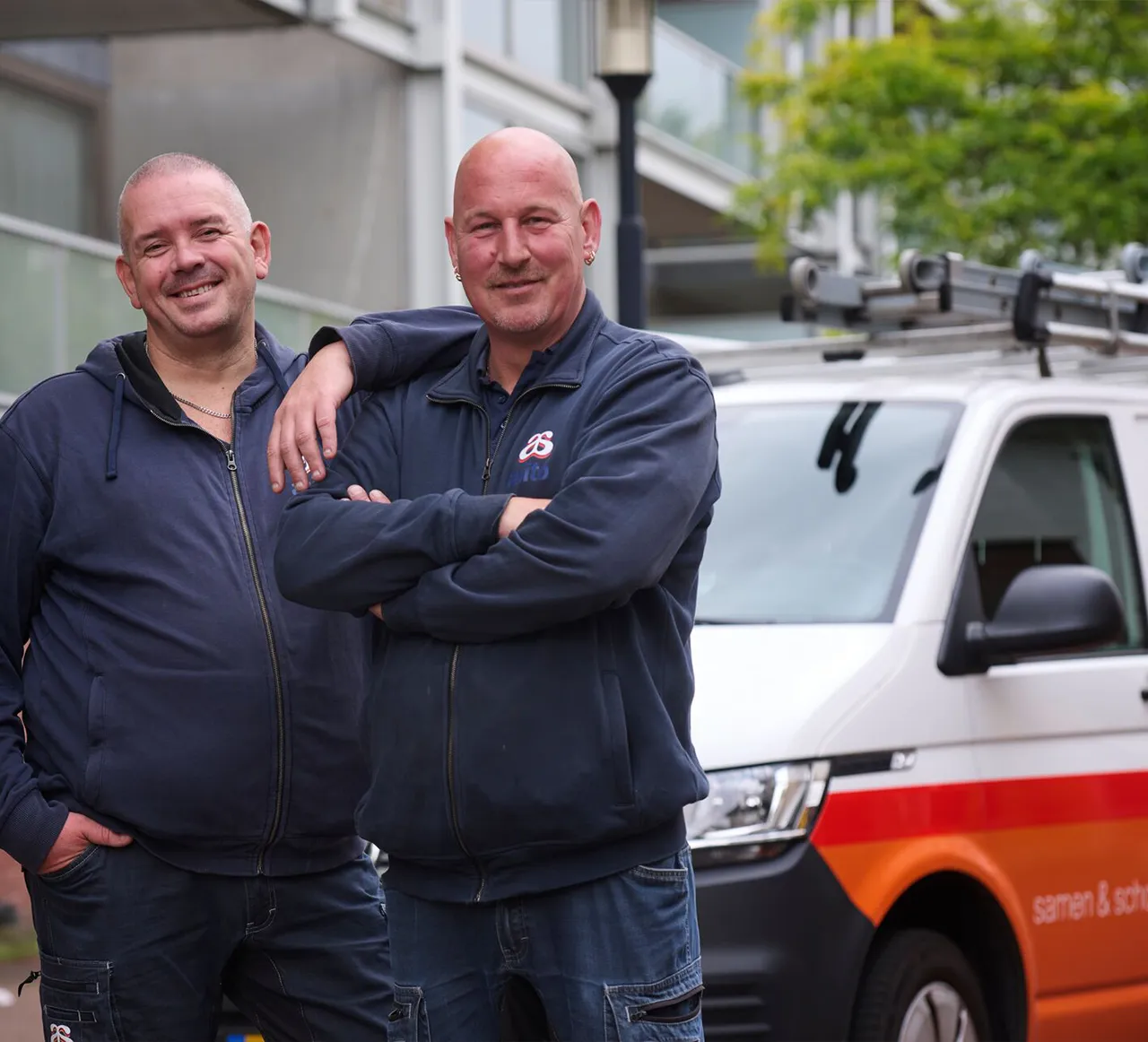 Asito medewerkers van graffitireiniging