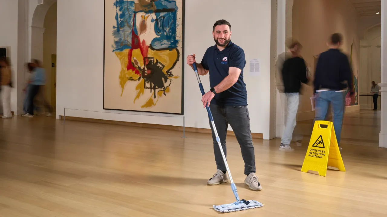 Schoonmaakwerk tussen de meesterwerken