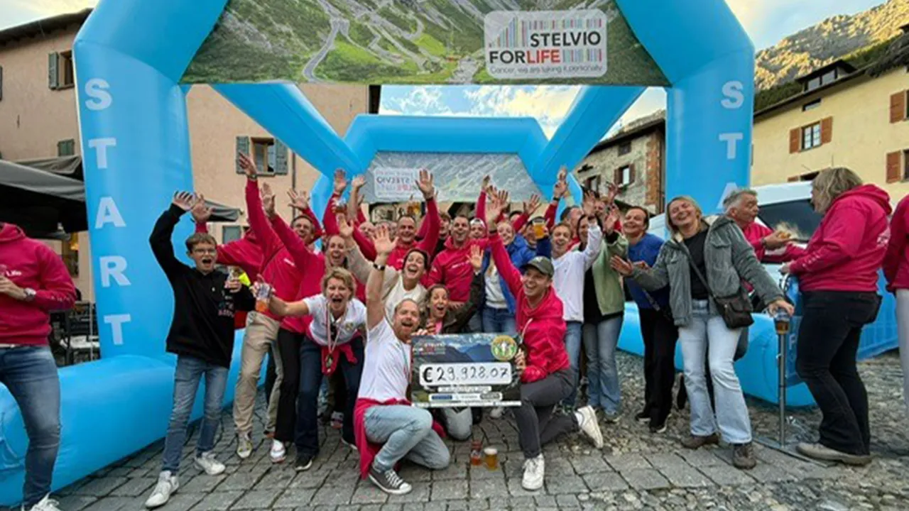 Dubbele Stelvio uitdaging levert bijna €30.000 euro op voor kankeronderzoek