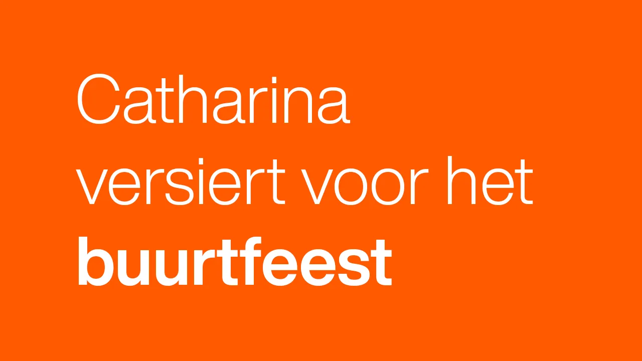 Catherina versiert de straat voor het buurtfeest