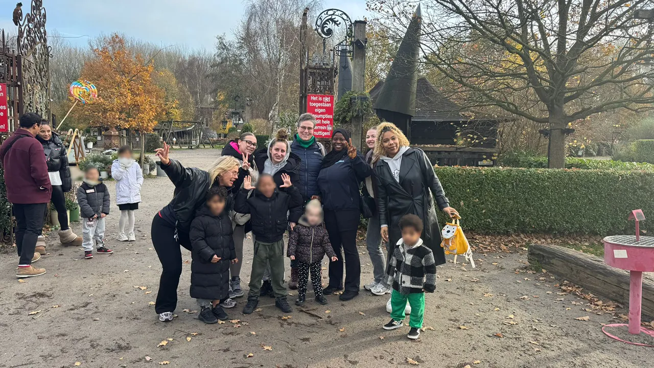 Kirsten zorgt voor een etentje voor alleenstaande (tiener)moeders