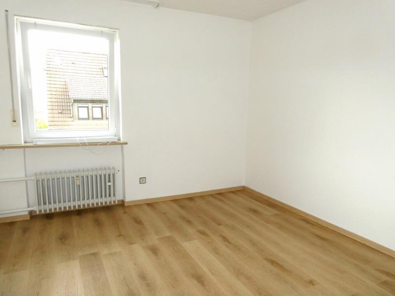 N-Werderau: Schöne 3-Zi-Whg. im 1.OG eines 3-FH, großer Balkon, Blick ins Grüne, Garage, 2 Keller - Photo 3