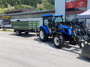 Traktorübergabe eines New Holland