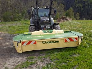Übergabe eines Krone Scheibenmähwerkes F280M Highland