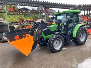 Übergabe eines Traktor Deutz-Fahr 5100G