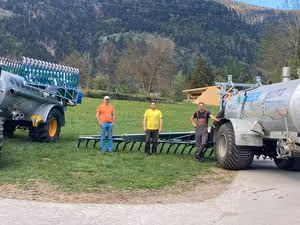 Übergabe zweier Bomech-Schleppschuhverteiler
