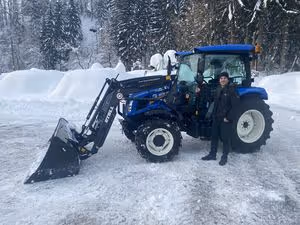Traktorübergabe New Holland T4.65S mit Stoll-Frontlader