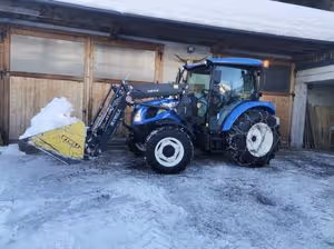 Traktorübergabe New Holland T4.65S mit Stoll-Frontlader