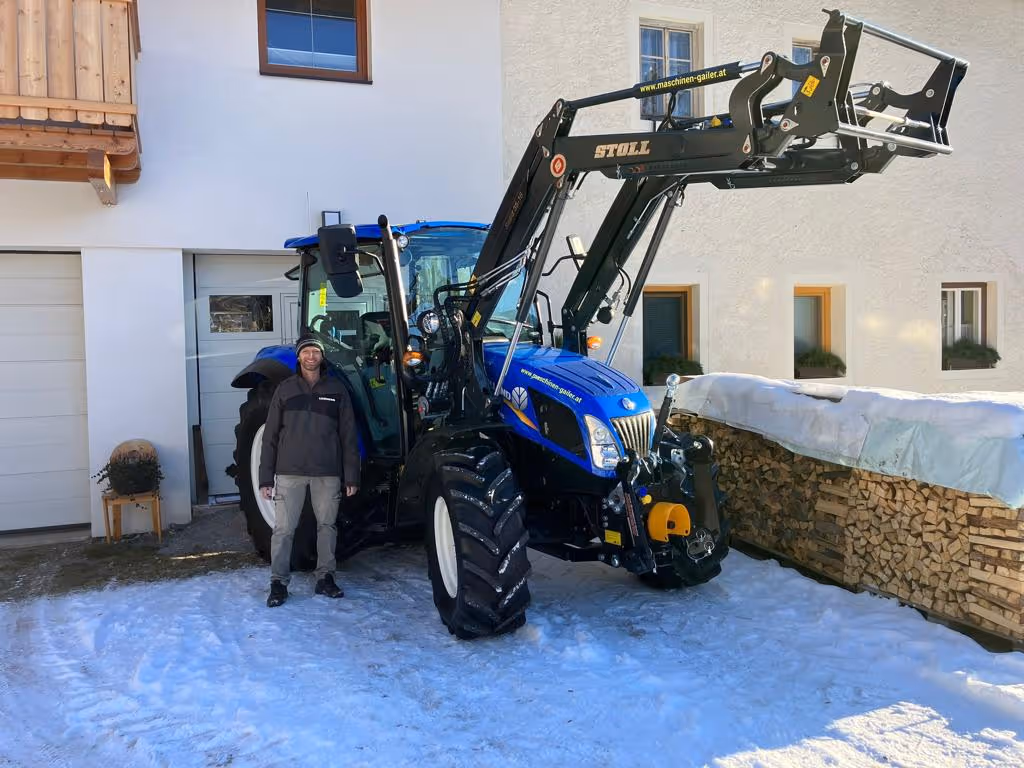 NEW HOLLAND Traktor Übergabe
