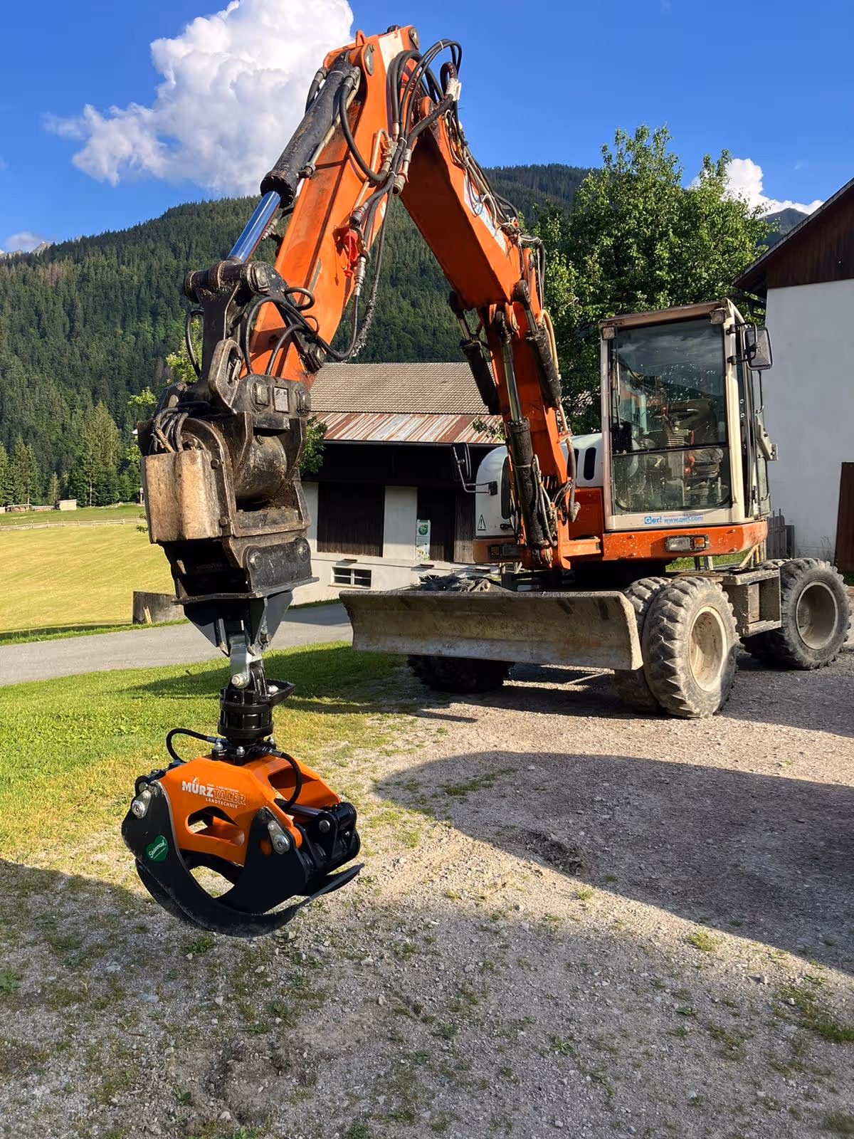 MÜRZTALER-Holzzange Übergabe