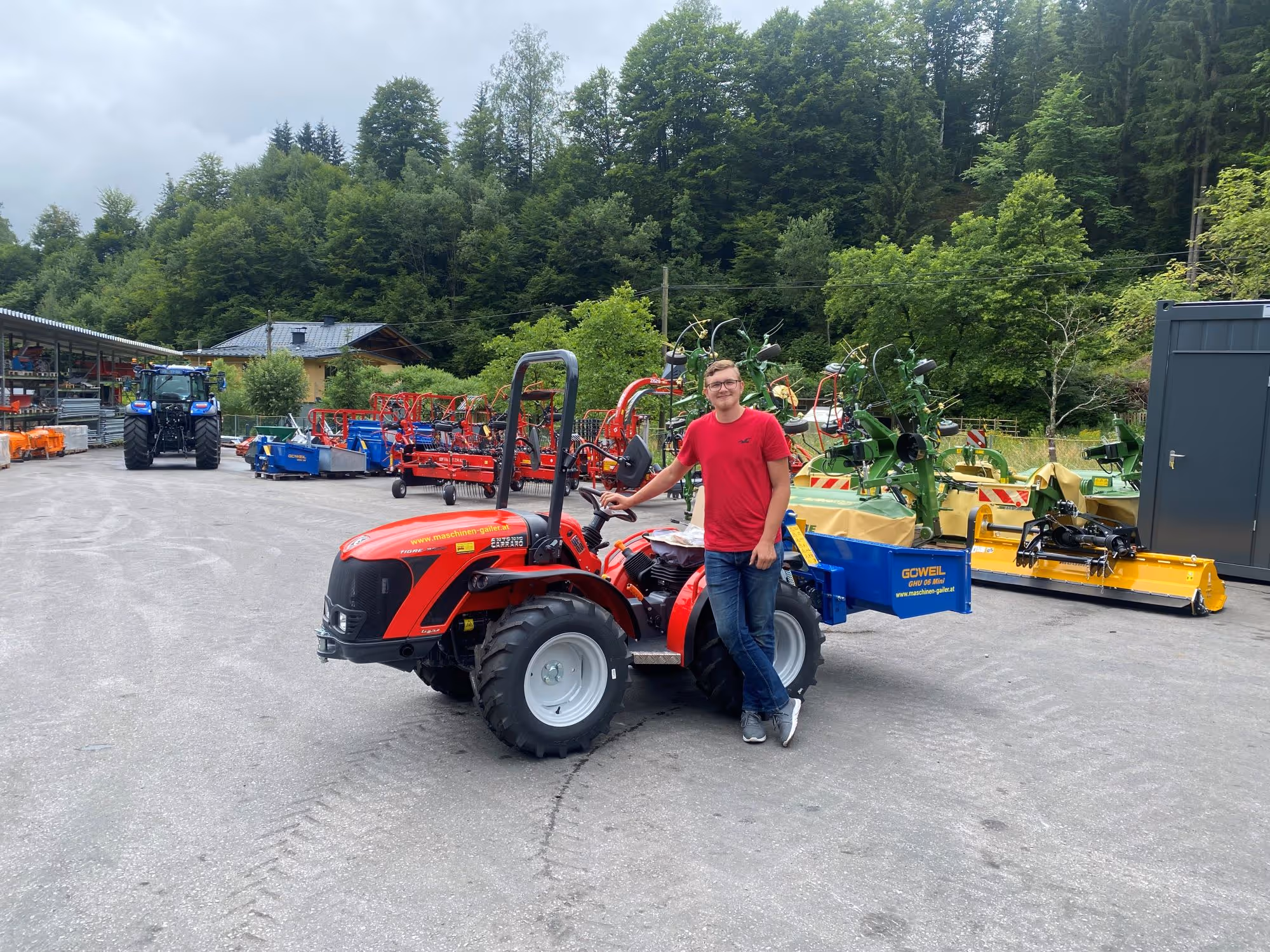 CARRARO Traktorübergabe mit GÖWEIL Kippmulde