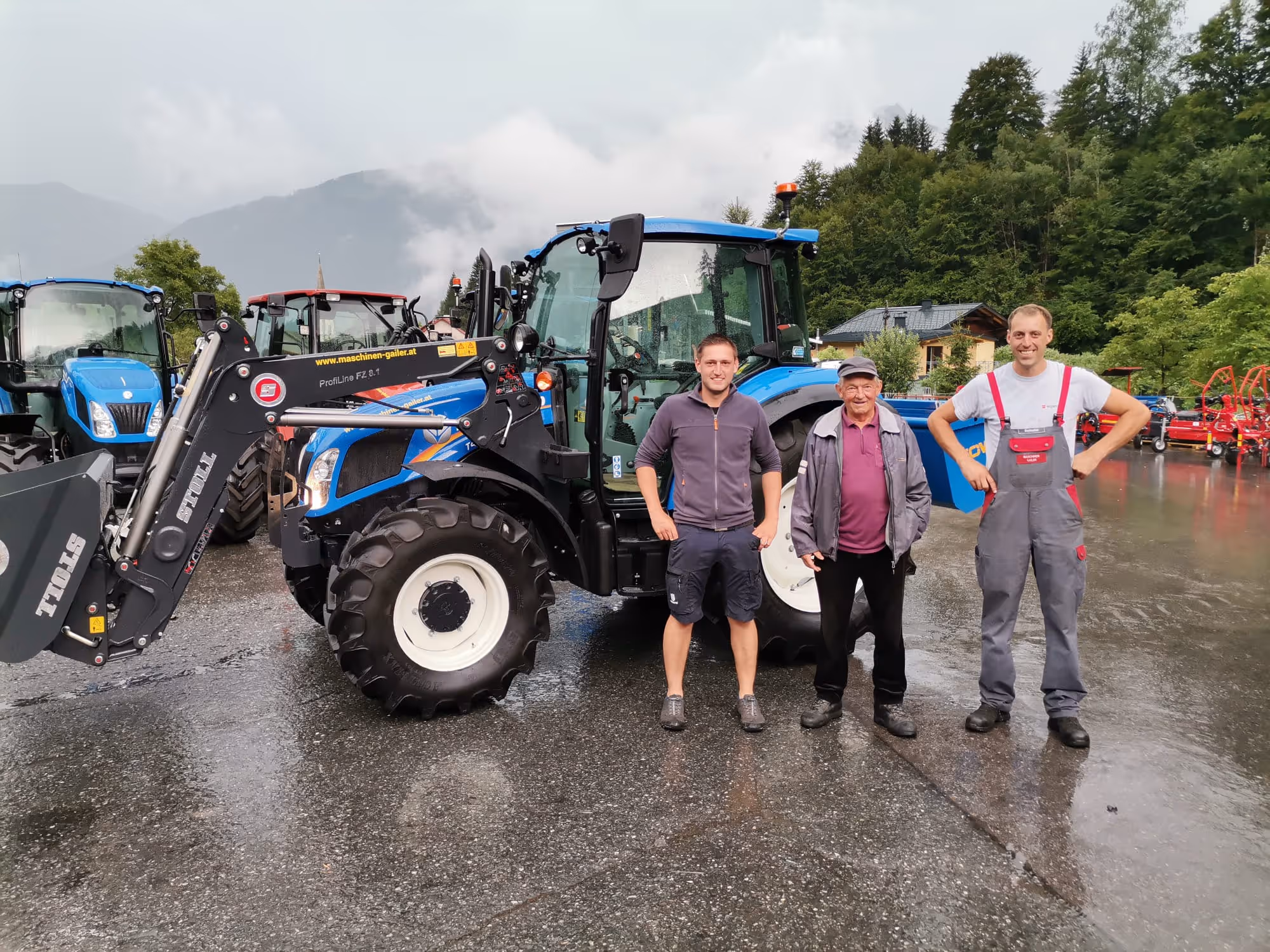 NEW HOLLAND Traktor inkl. STOLL Frontlader und Schaufel