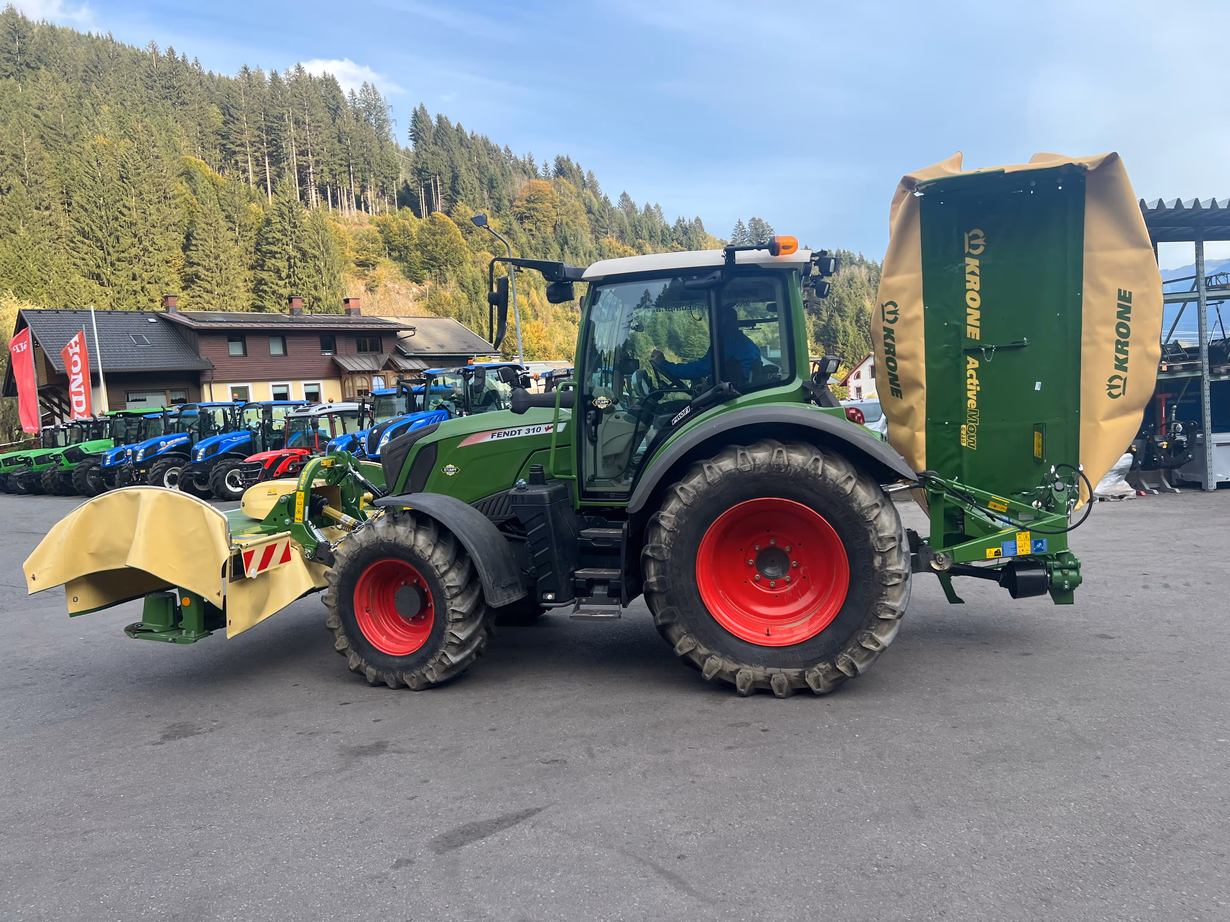 KRONE Front- und Heckmähwerk Übergabe