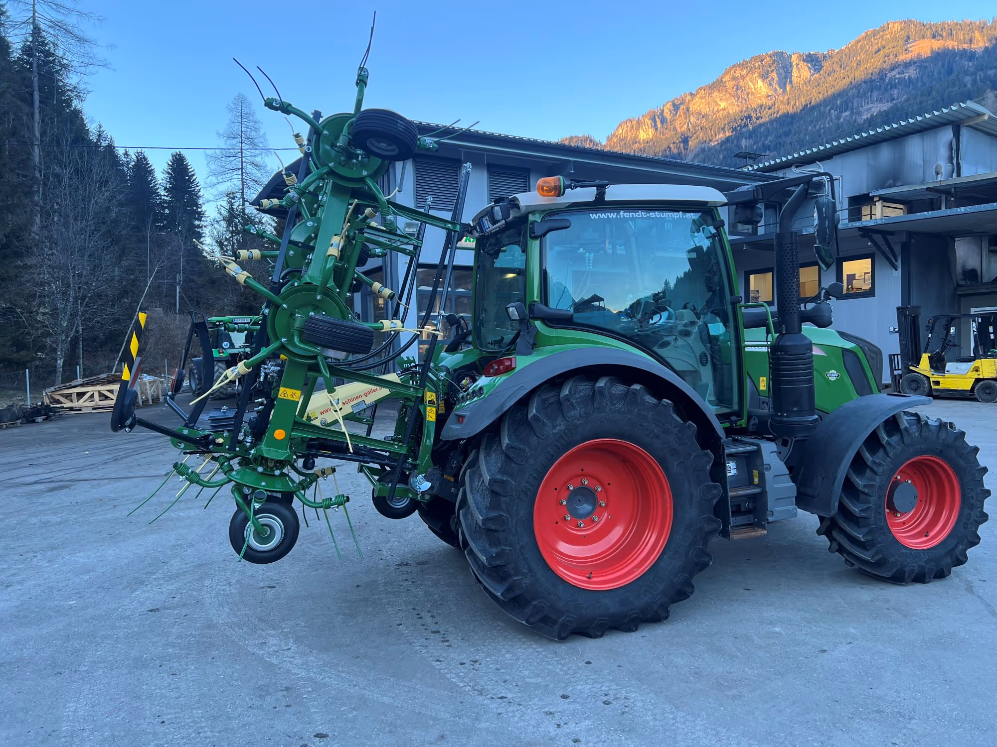 KRONE Kreiselzettwender Übergabe