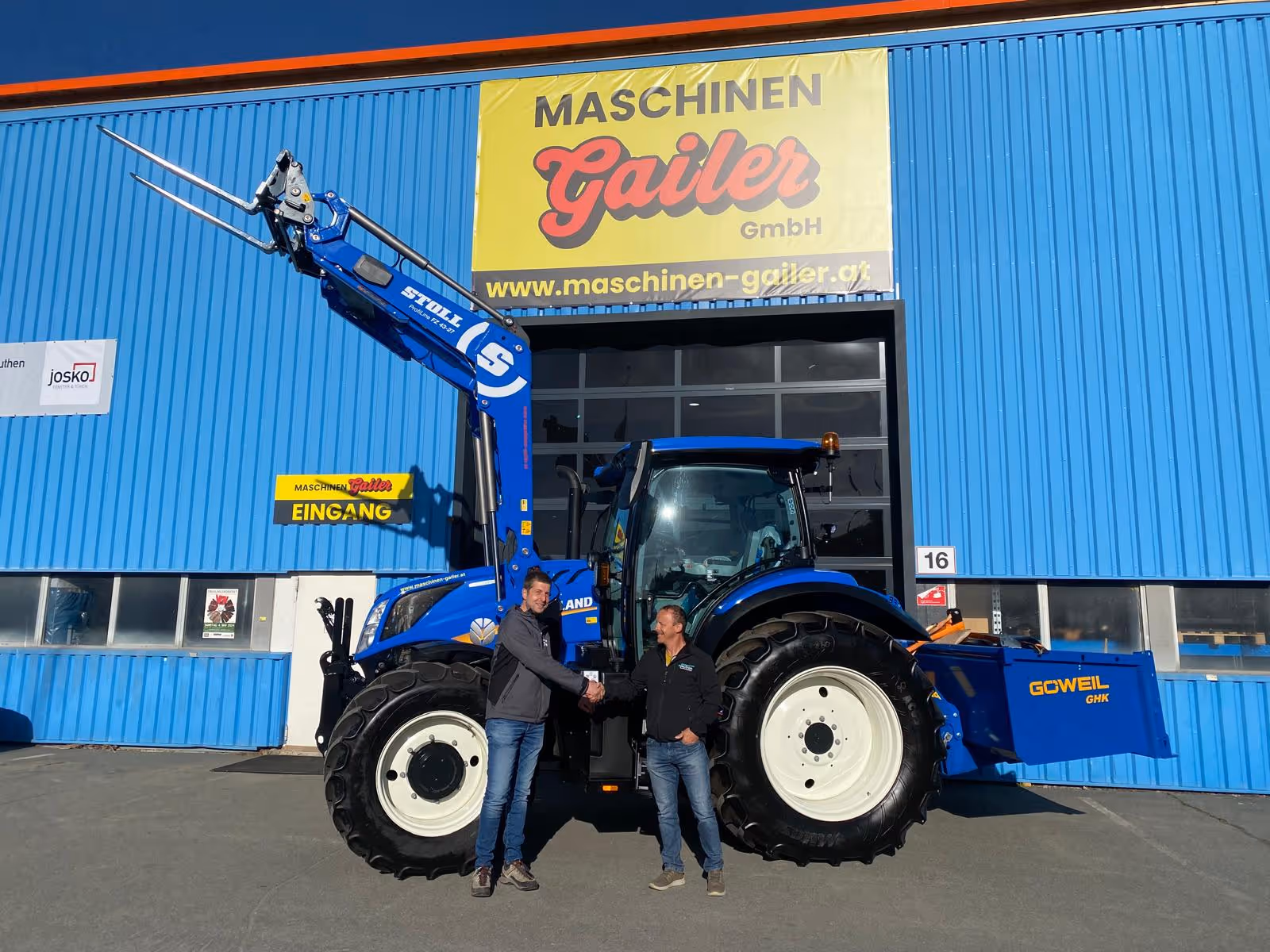 New Holland Traktor T6.145 mit Stoll Frontlader