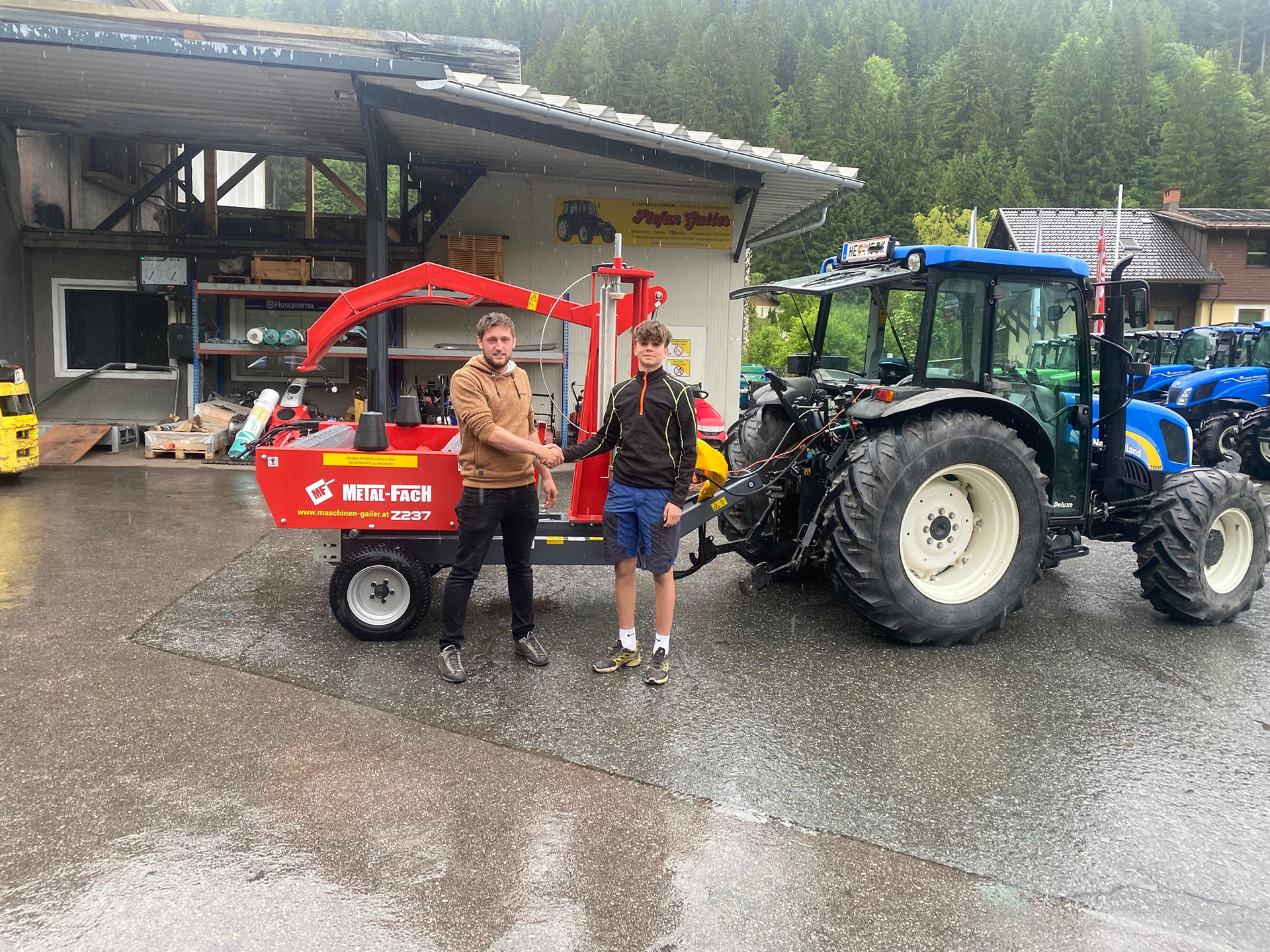 Übergabe einer METAL FACH Wickelmaschine