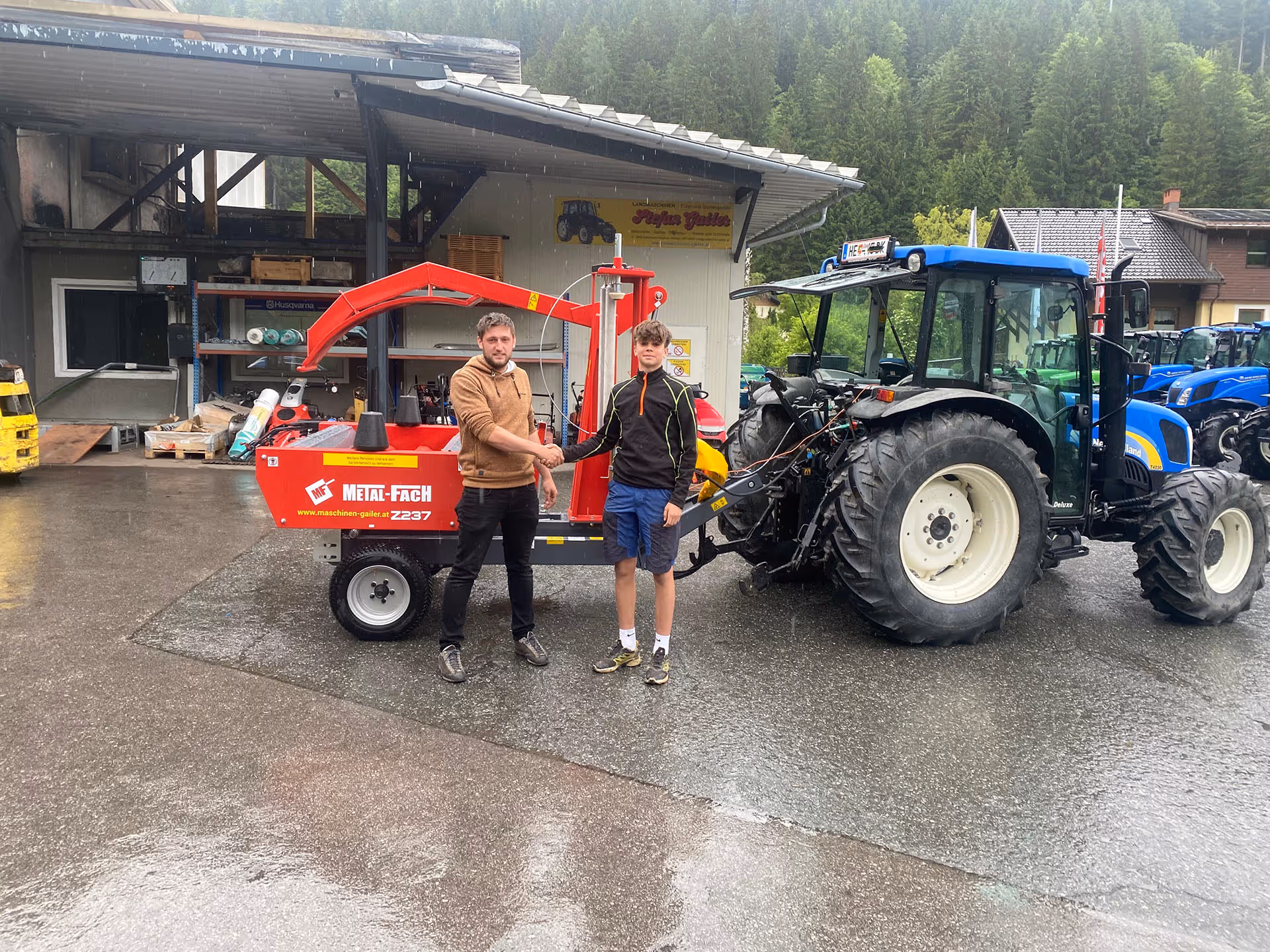 Übergabe einer METAL FACH Wickelmaschine