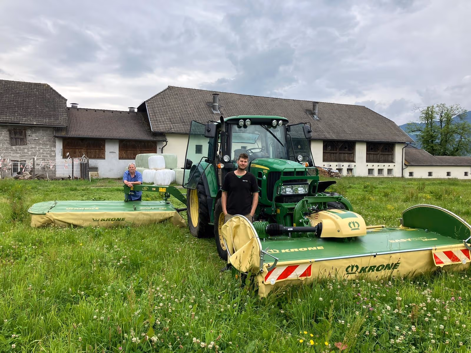 Übergabe eines Krone Frontmähwerks F 320 Easycut