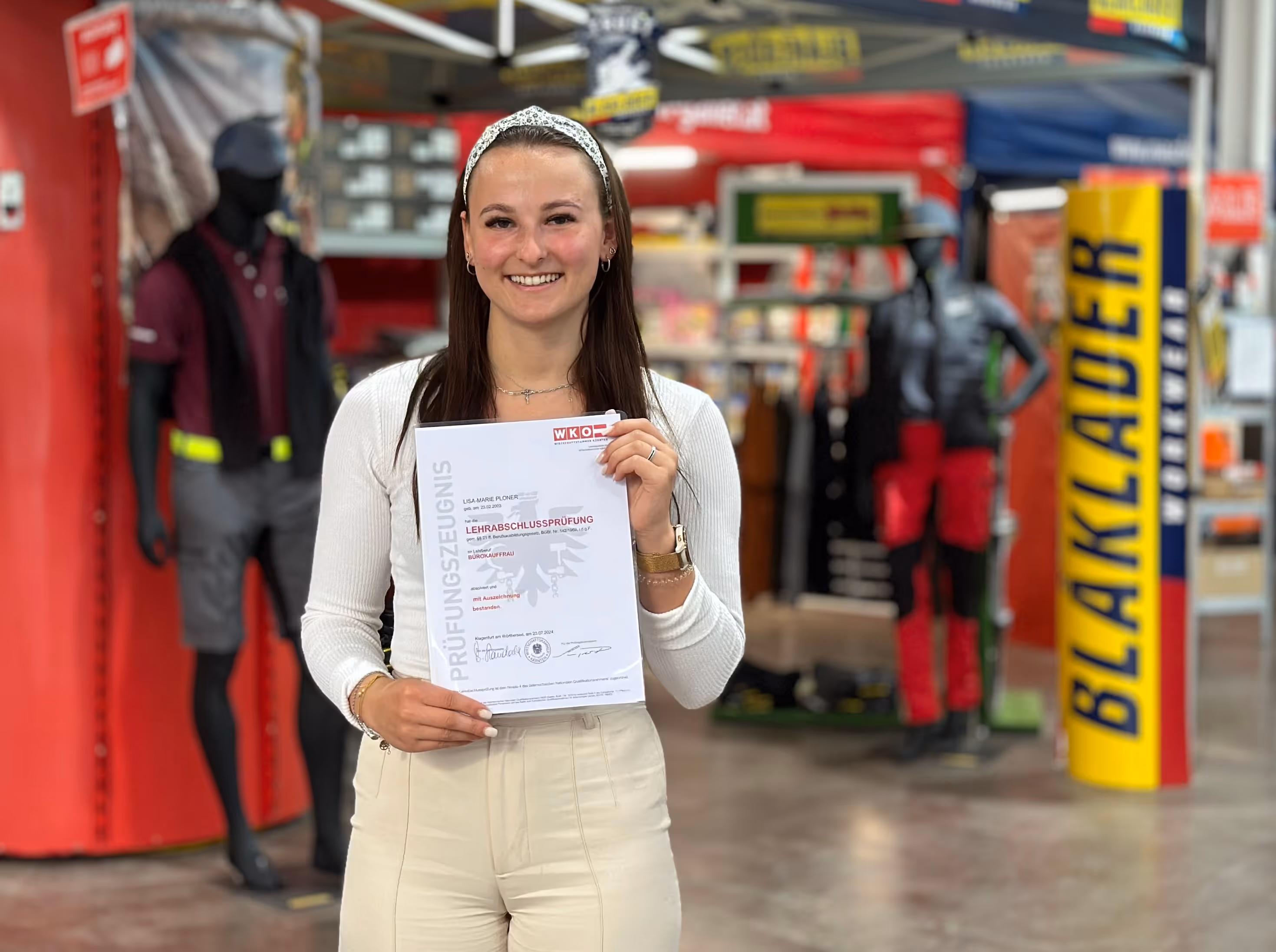 Stolz: Bürokauffrau mit Auszeichnung