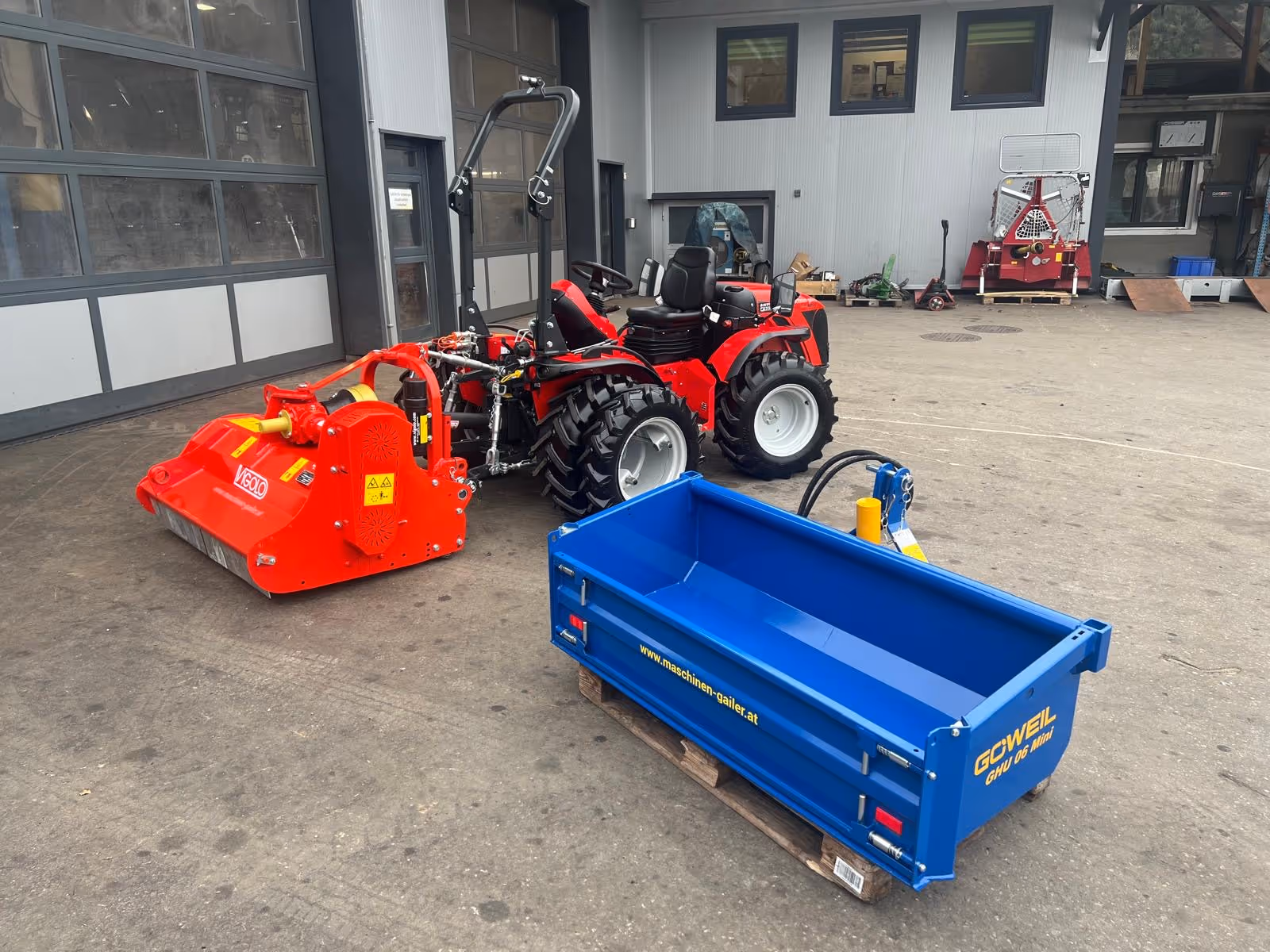 Übergabe Carraro TTR 3800 mit Anbaugeräten