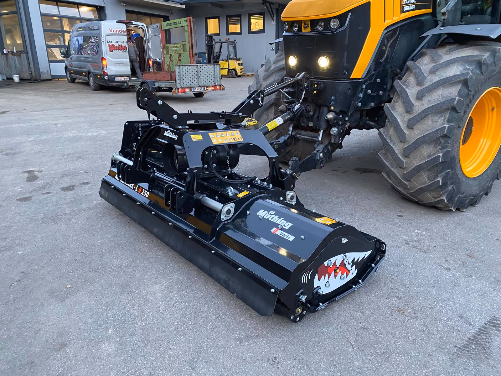 Übergabe eines Müthing Mulchgeräts MU-L 250