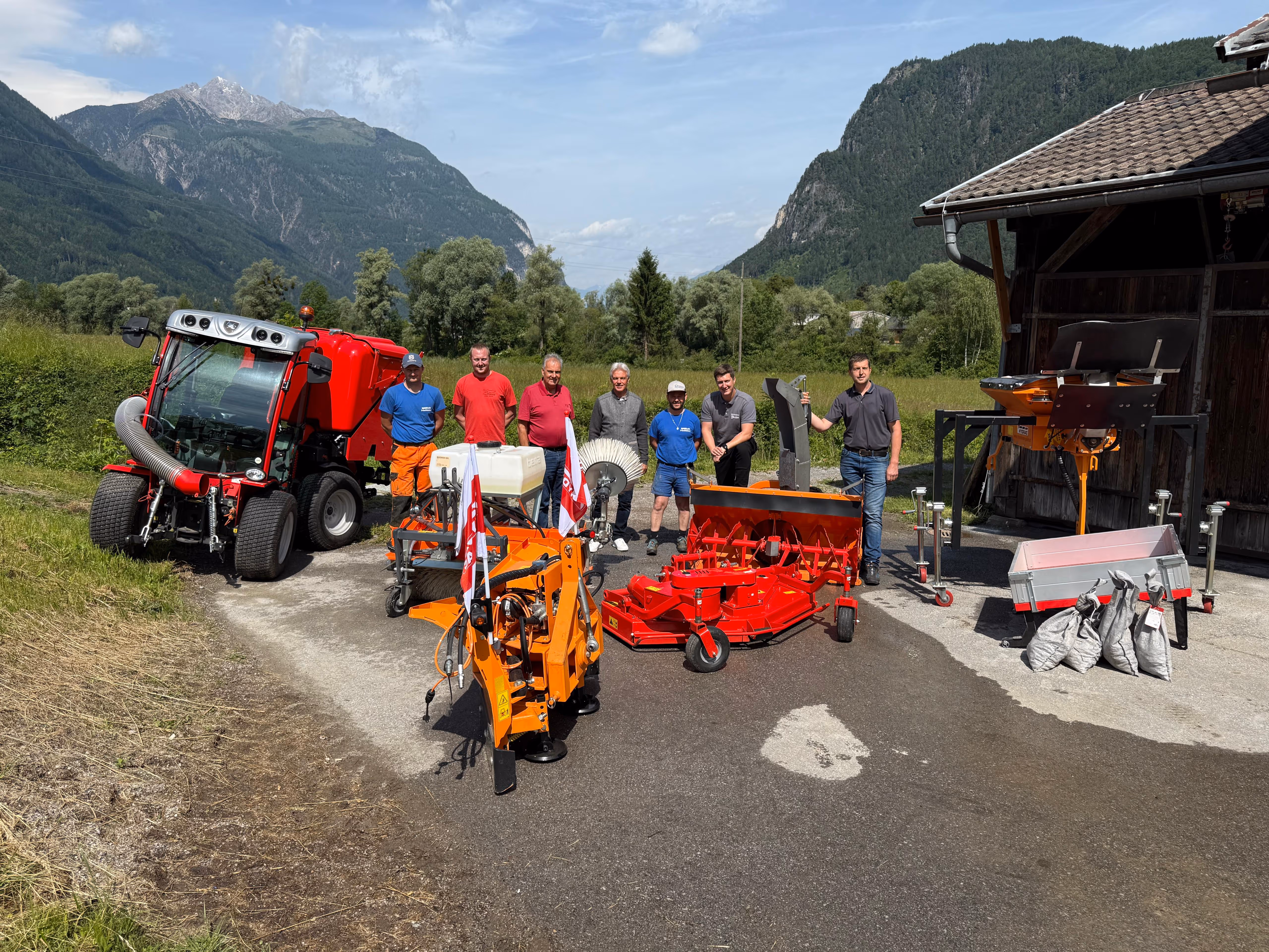 Übergabe Antonio Carraro Traktor SP 4800 mit Anbaugeräten