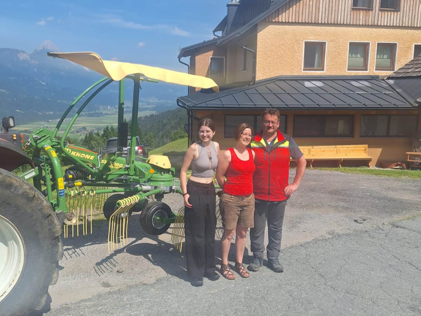 Übergabe Krone Einkreiselschwader Swadro S 350 Highland 
