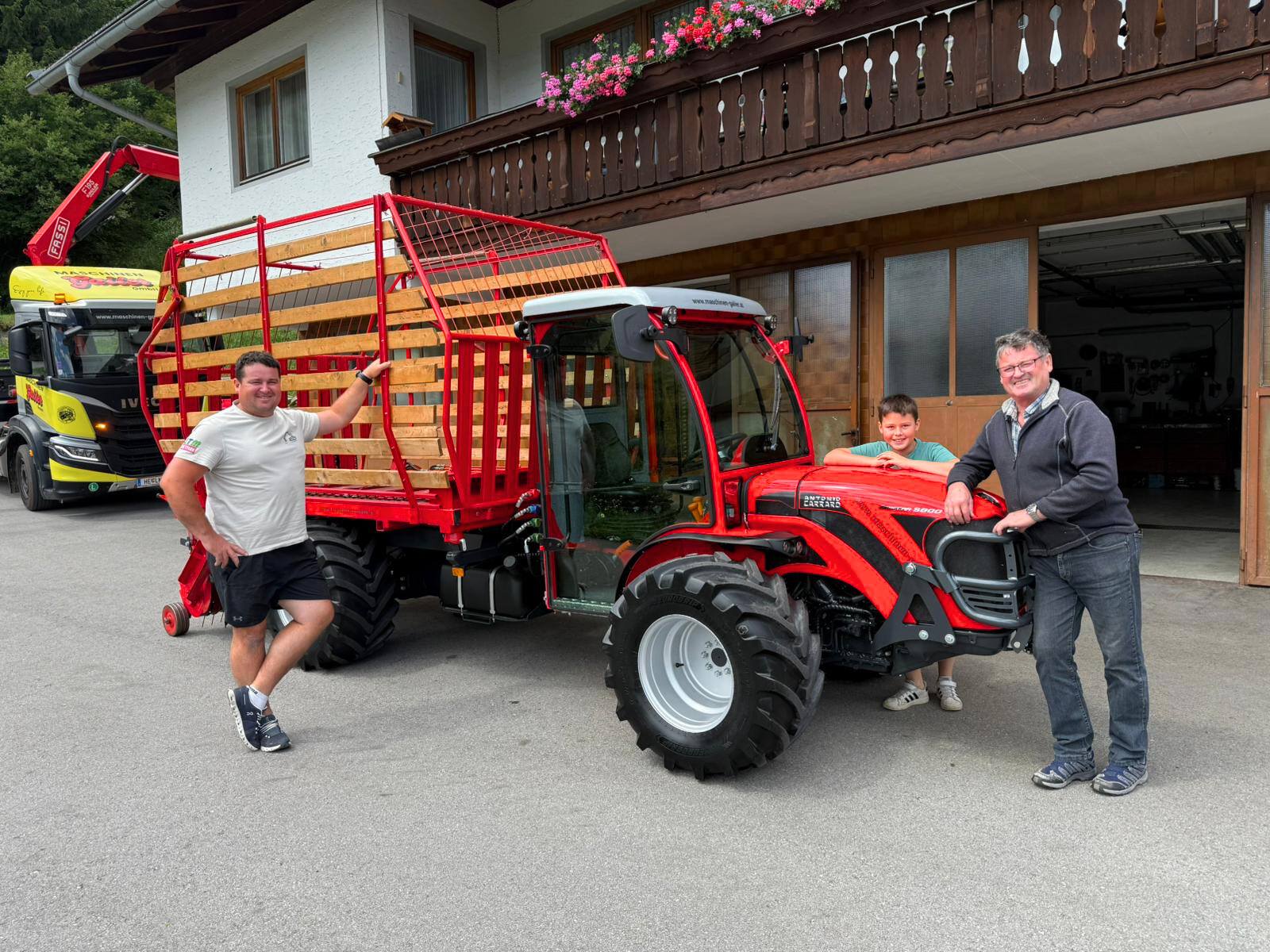 Übergabe Carraro Traktor Tigrecar 5800 