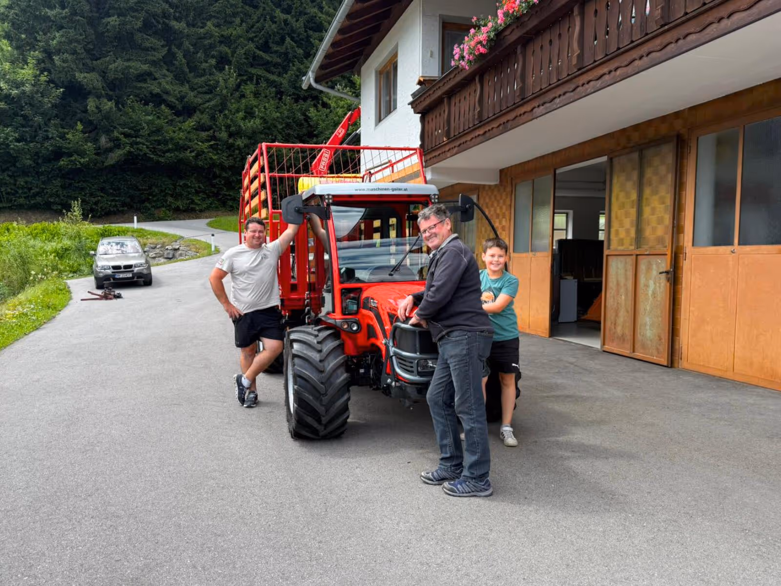 Übergabe Carraro Traktor Tigrecar 5800 