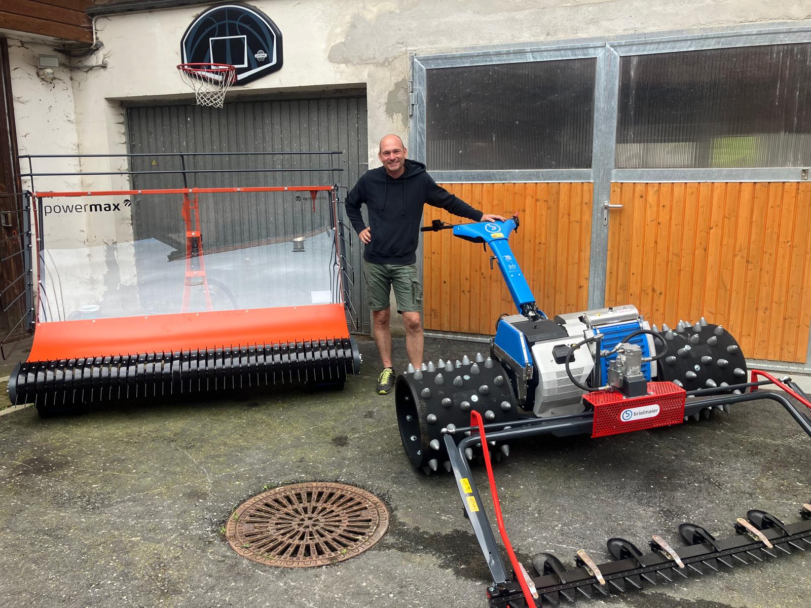 Übergabe Brielmaier Breitspurmäher Typ 29 & Seeber Heuschieber PowerMax 215cm