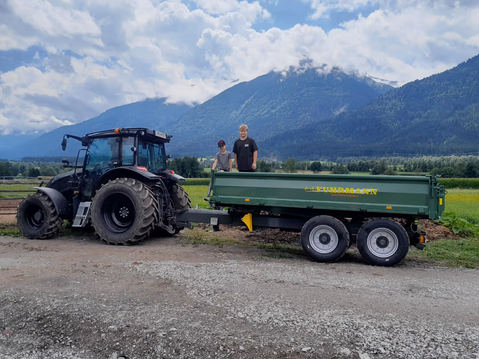 Übergabe Fuhrmann Dreiseitenkipper ECO 12,0 to