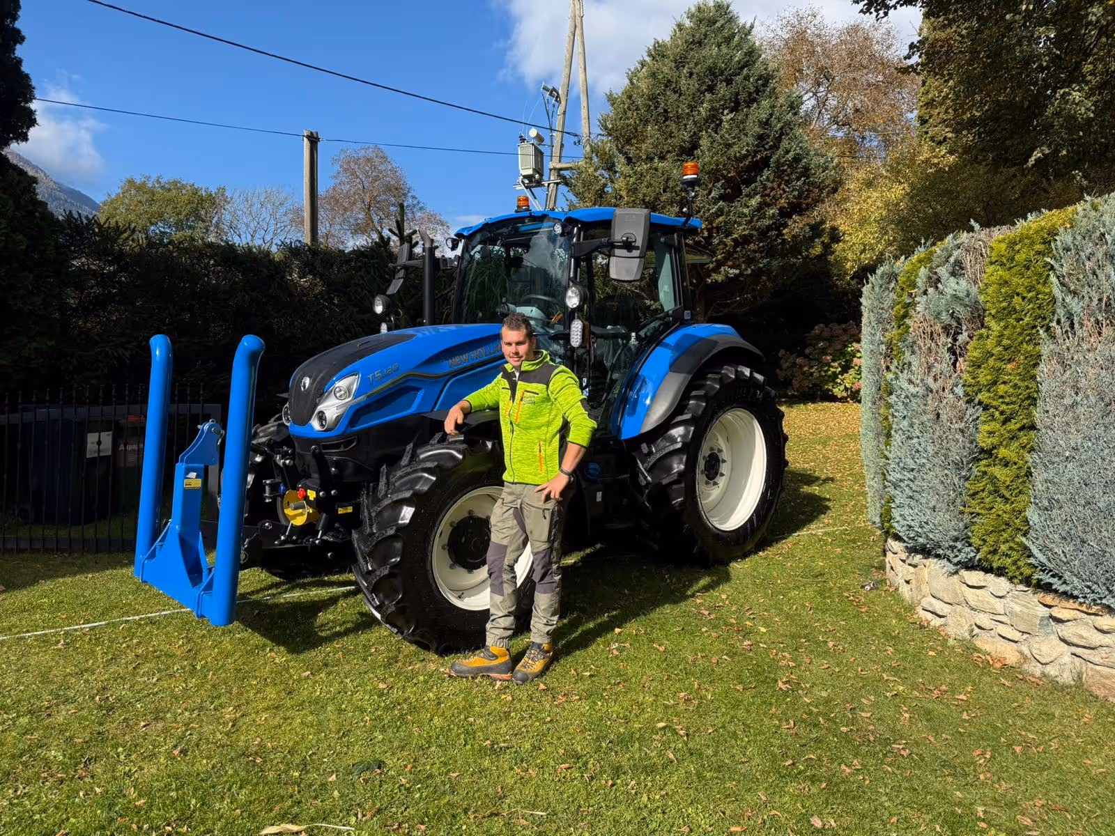 Übergabe New Holland T5.90 & Stekro Ballentransporter 
